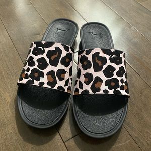 Goats slides for kids size 2 EU size 34 new without tags